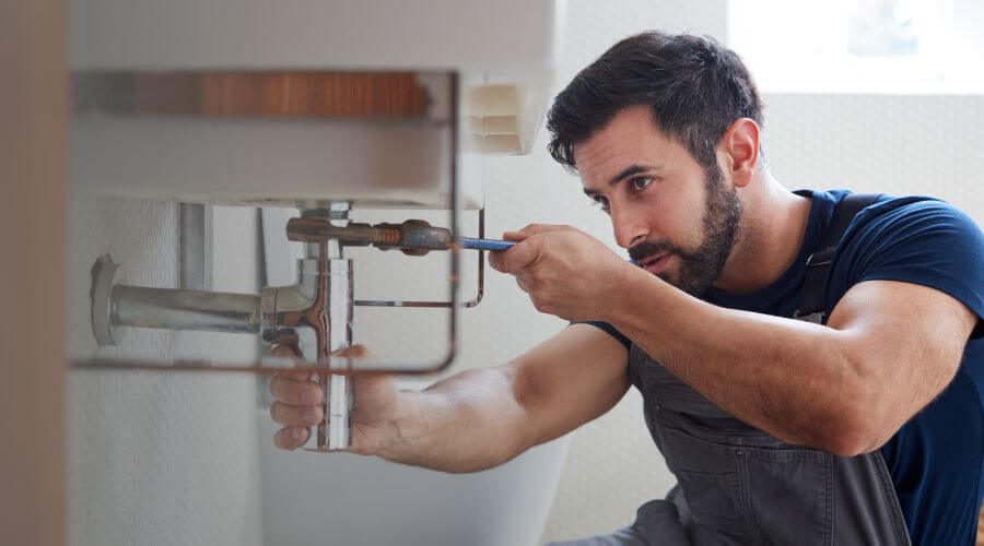 Expert burst pipe repair services in Revelo, KY